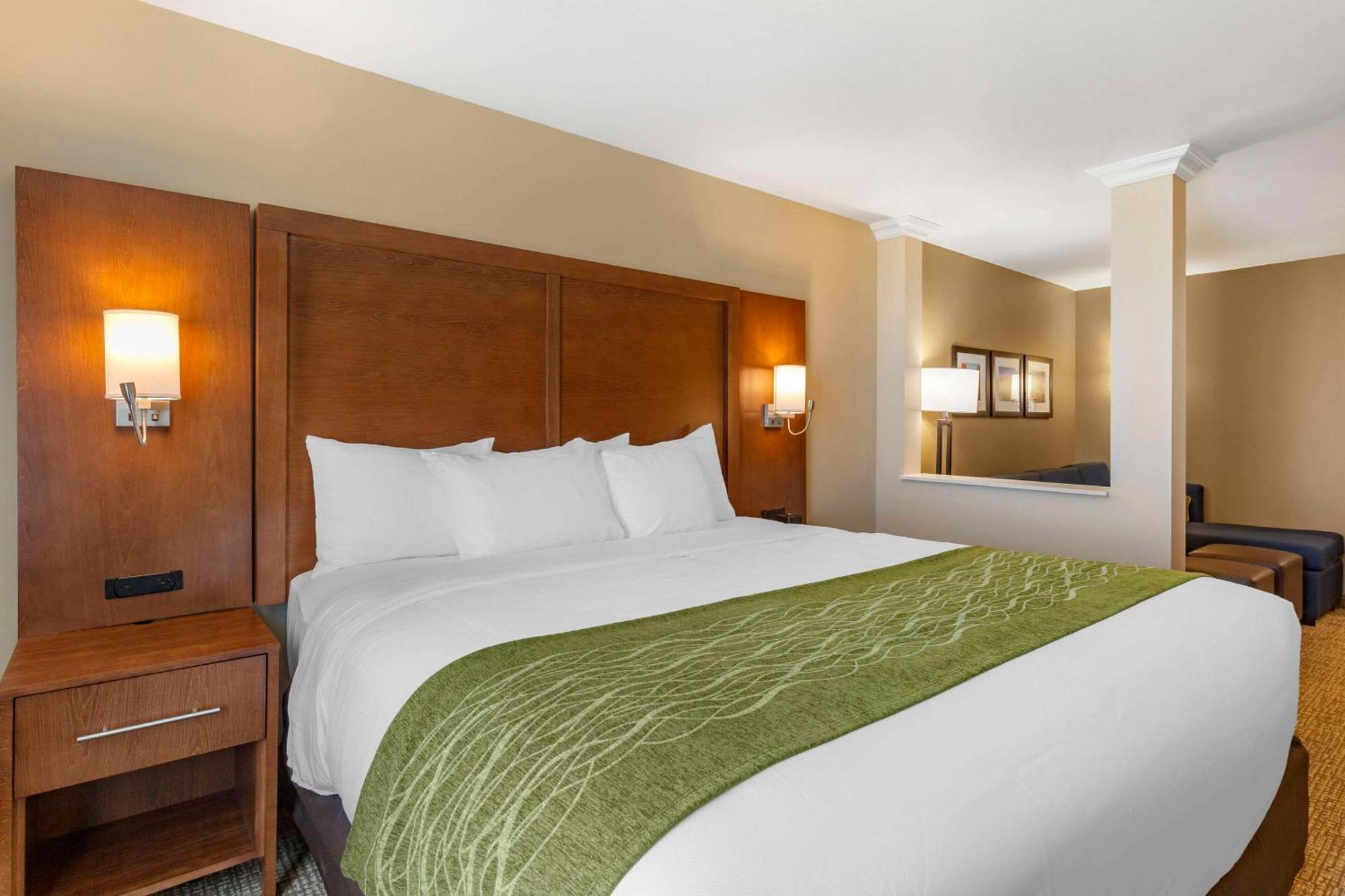 Comfort Suites Albuquerque Airport Экстерьер фото