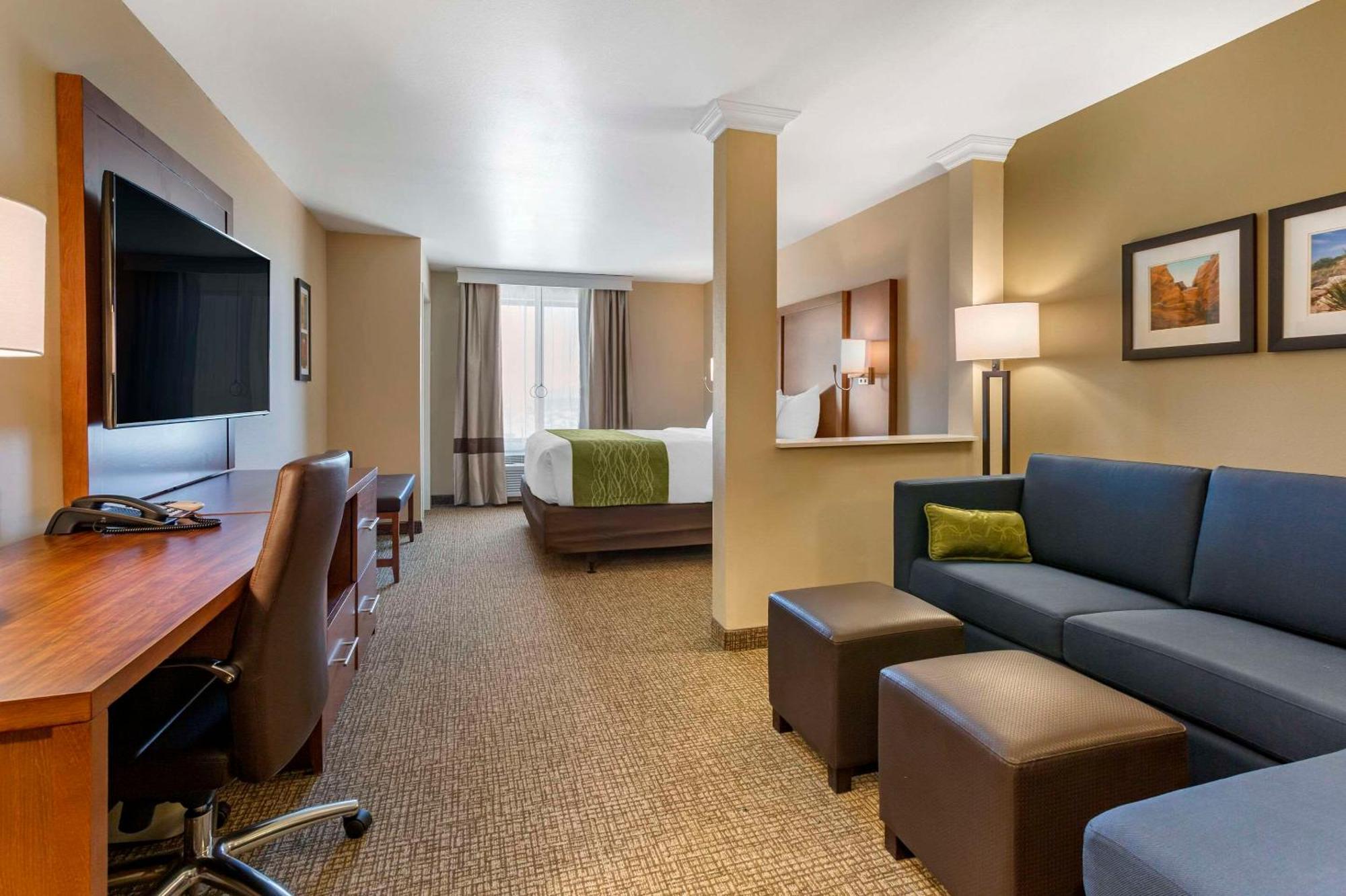 Comfort Suites Albuquerque Airport Экстерьер фото